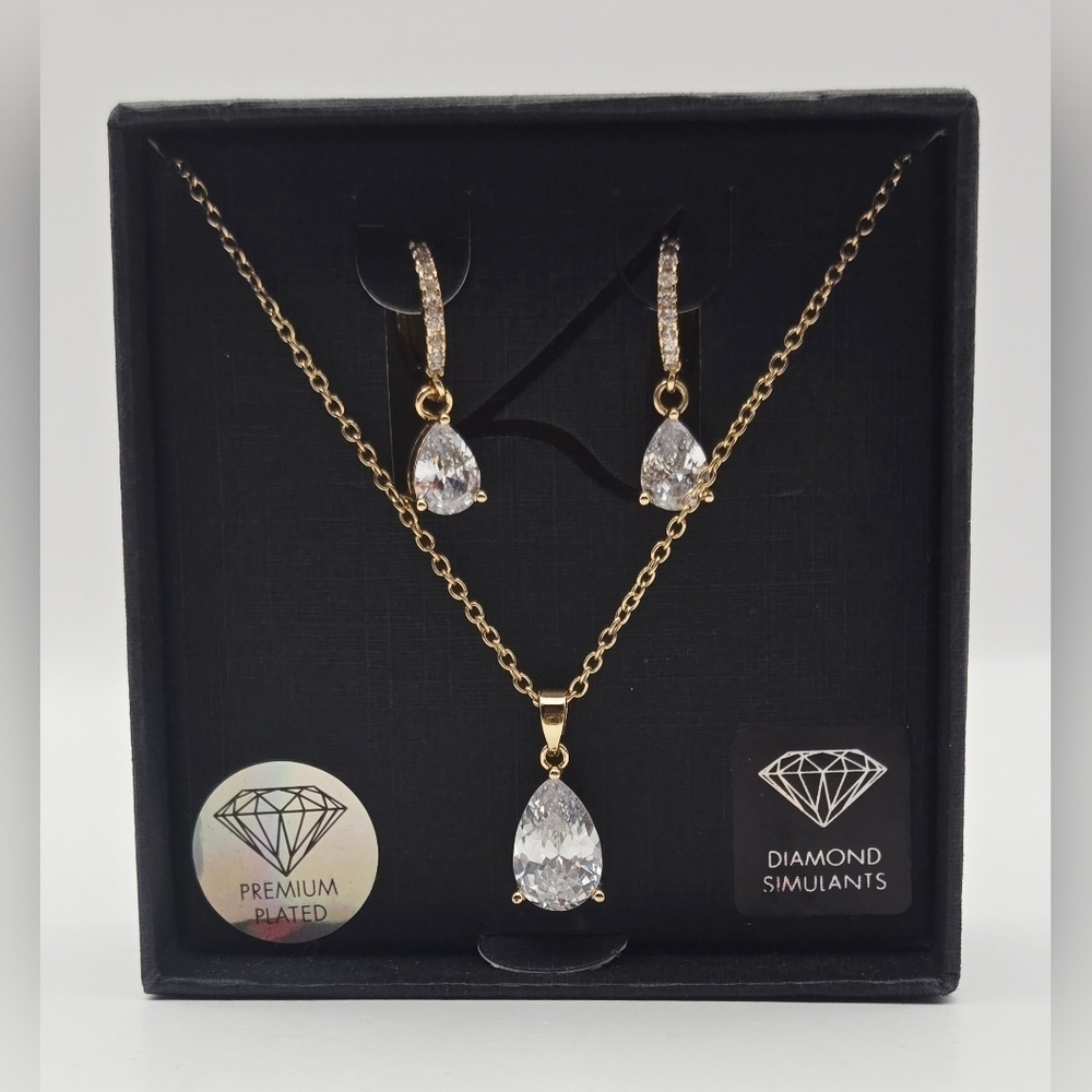 Lovisa Gold Teardrop Necklace & Earring Set Diamond Simulant Jewelry